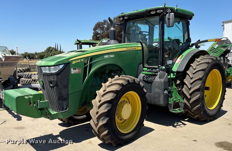 2016 John Deere 8245R MFWD tractor - EC1086