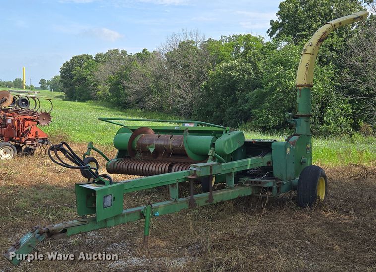 1989 John Deere 3970 forage harvester - EF1825