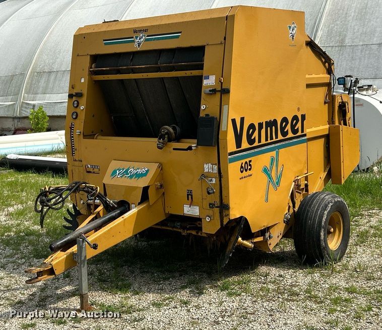 Vermeer 605XL round baler - EK8376