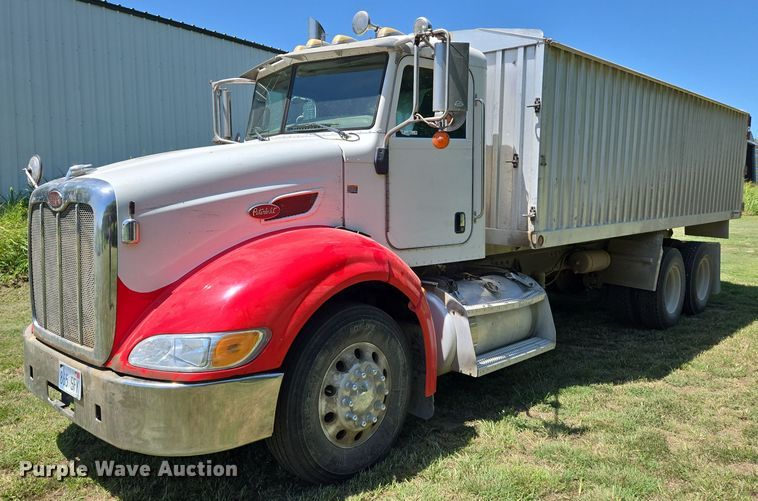 2008 Peterbilt 384 grain truck - EN8311