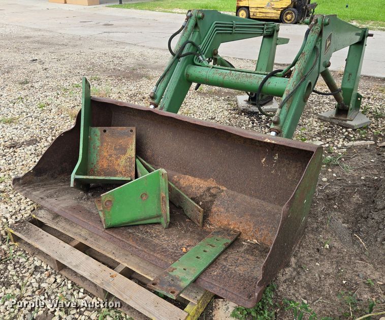 John Deere loader - EQ4068