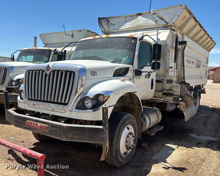 2020 International HV607 feed delivery truck - EQ4590