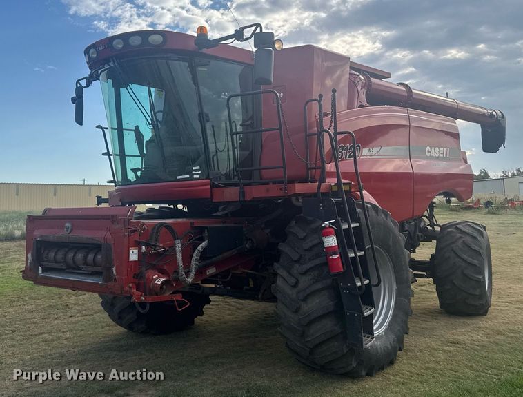 2010 Case IH 8120 combine - ER2136