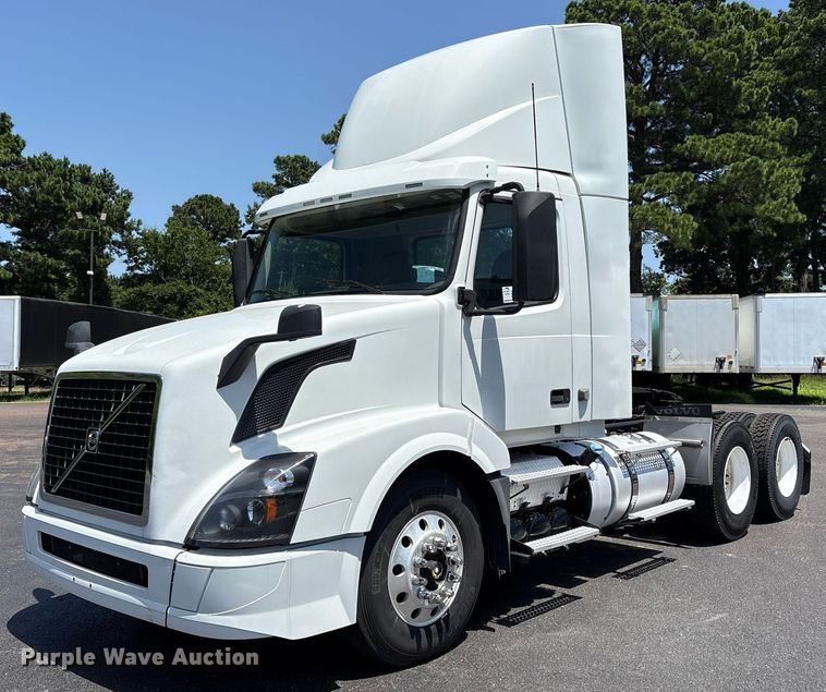 2018 Volvo VNL semi truck - DM1956