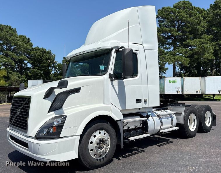 2018 Volvo VNL semi truck - DM1957