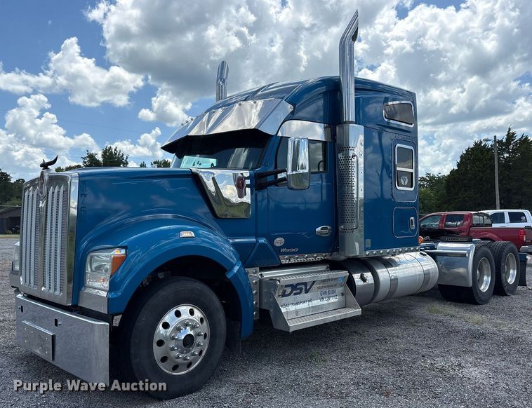 2020 Kenworth W990 semi truck - DM1963