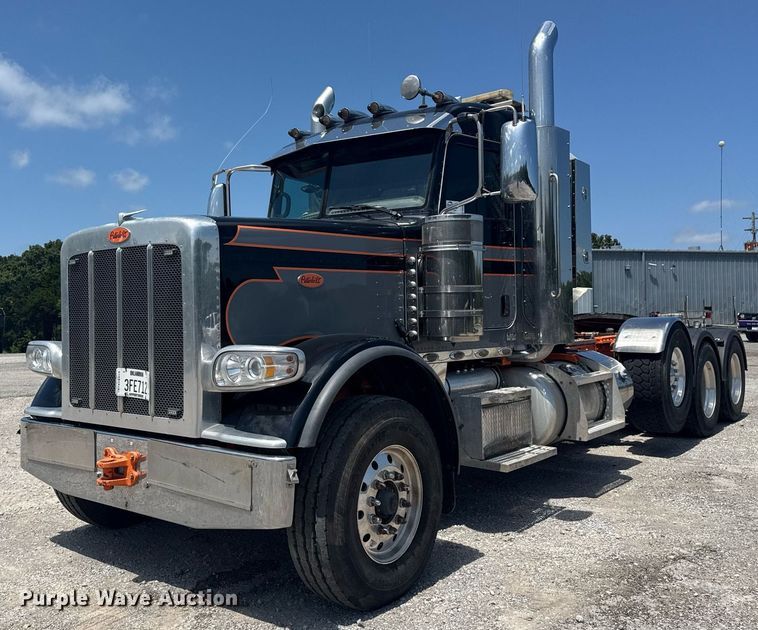 2021 Peterbilt 389 semi truck - DS3828