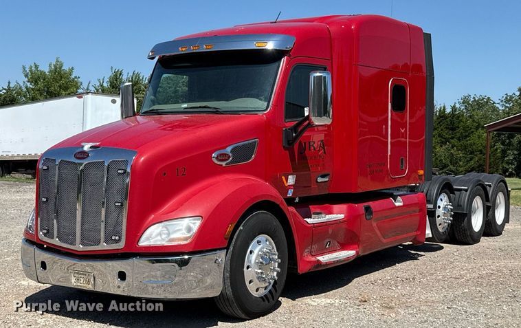 2017 Peterbilt 579 semi truck - DT6711
