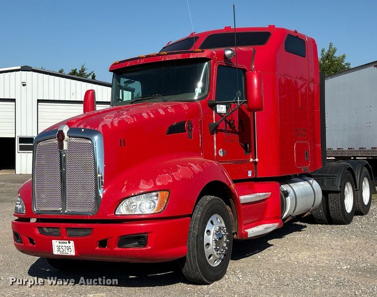2014 Kenworth T660 semi truck - DT6712