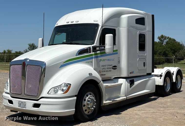 2020 Kenworth T680 semi truck - DT6715