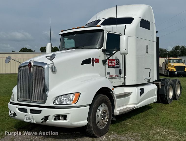 2013 Kenworth T660 semi truck - DU9364