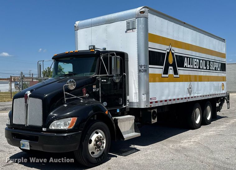 2013 Kenworth T370 box truck - DU9426