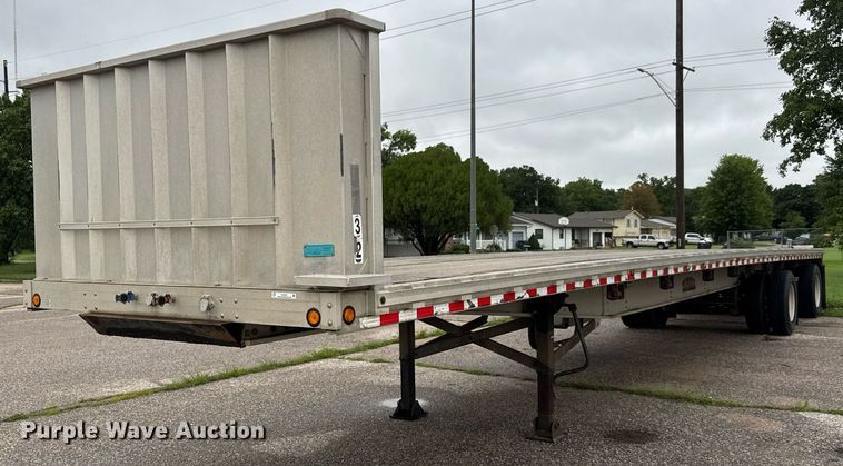 2006 Chaparral flatbed trailer - DY0437