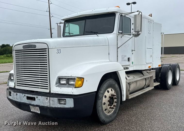 1995 Freightliner FLD120 semi truck - DY0438
