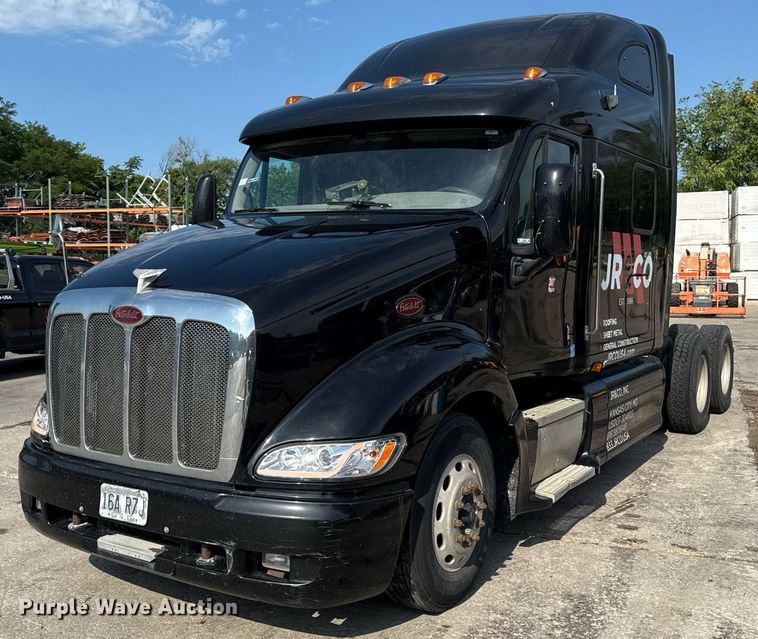2004 Peterbilt 387 semi truck - DZ1486