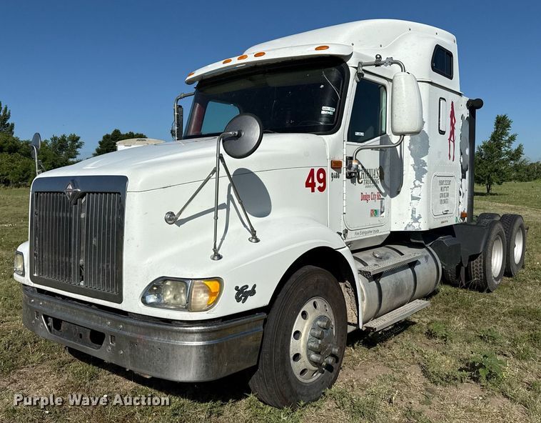 2005 International 9400i semi truck - DZ8628