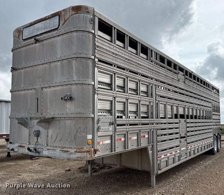 1978 Wilson livestock trailer - DZ8748