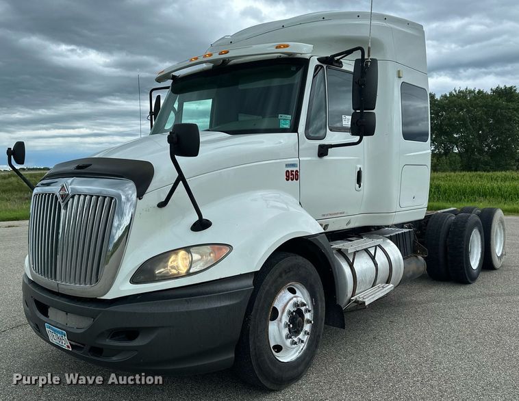 2010 International Prostar truck cab and chassis - EB2797