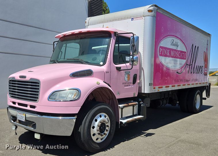 2013 Freightliner M2106 box truck - EC1088