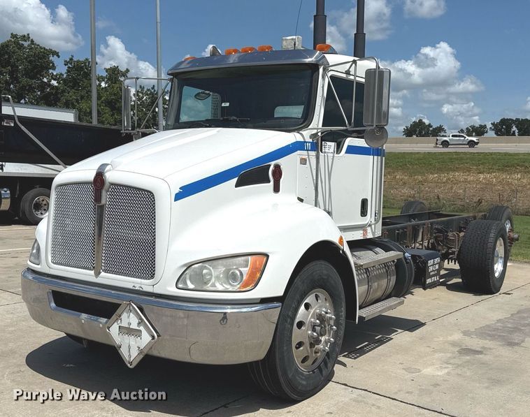2011 Kenworth T370  truck cab and chassis - ED4273
