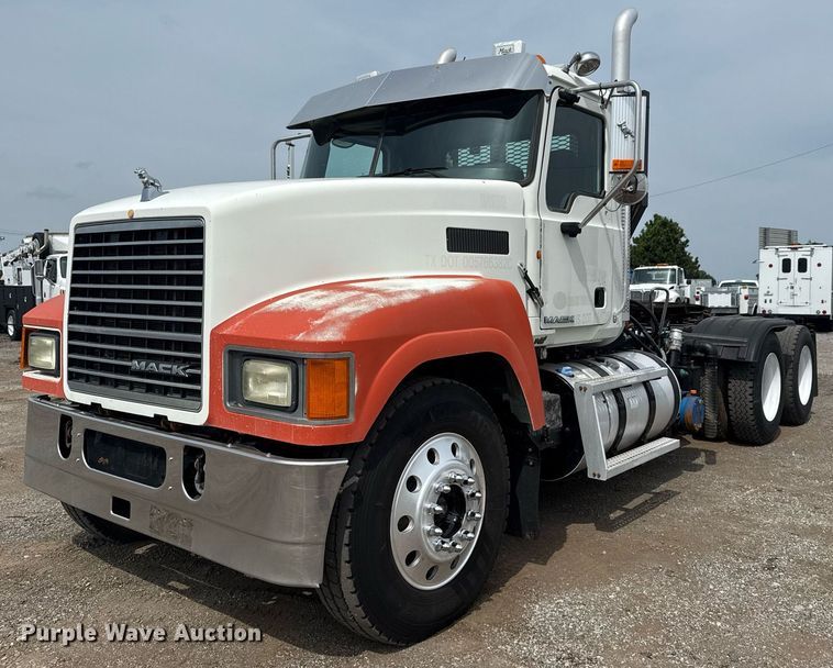 2012 Mack CHU613 semi truck - EG6036