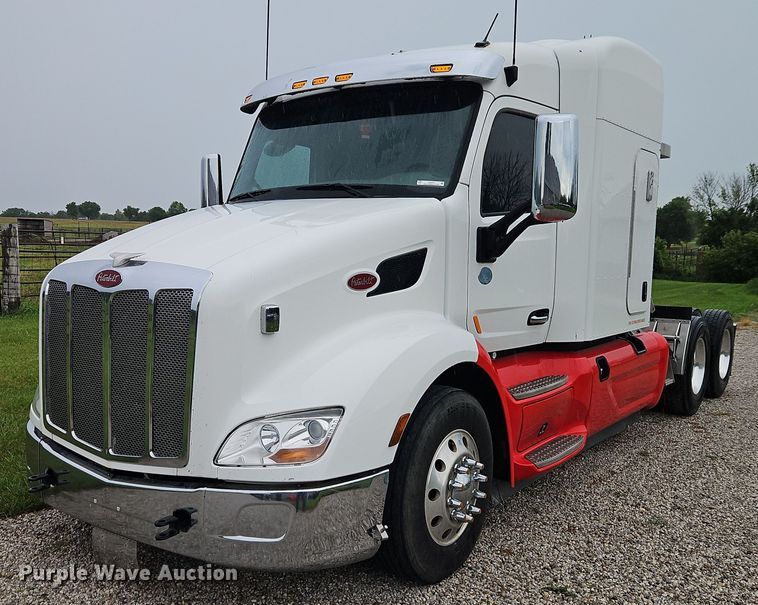 2016 Peterbilt 579 semi truck - EO4577