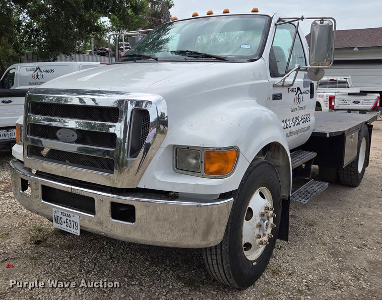 2007 Ford F750 flatbed truck - EQ4071