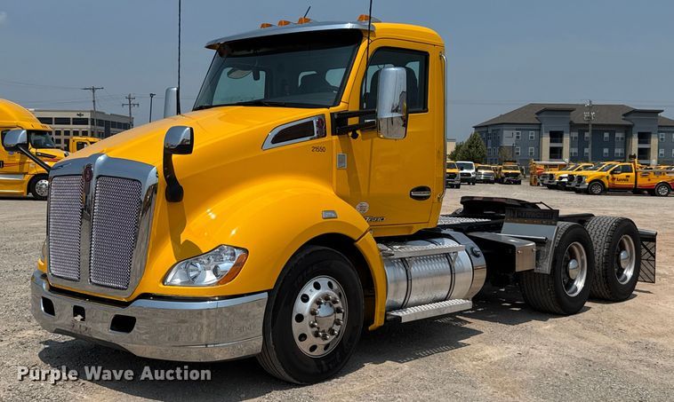 2021 Kenworth T680 semi truck - EU2022