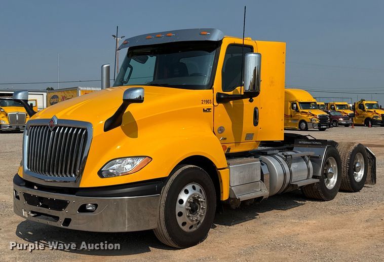 2021 International LT625 semi truck - EU2026