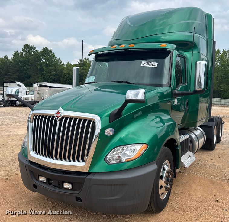 2020 International LT625 semi truck - YA0563