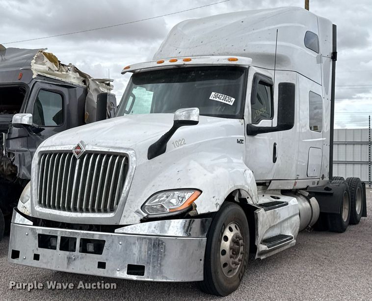 2018 International LT625 semi truck - YA0577