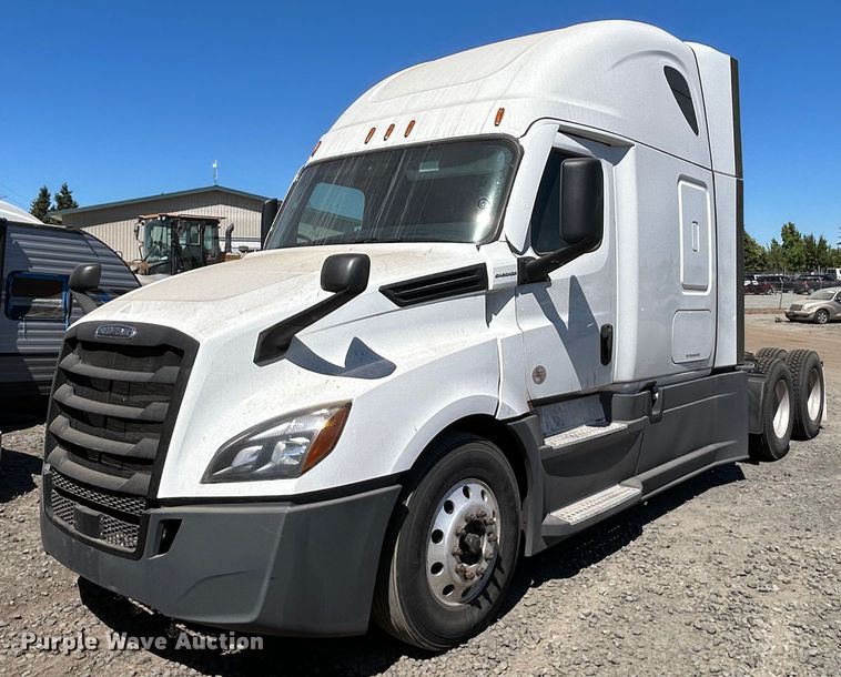 2021 Freightliner Cascadia semi truck - YA0643