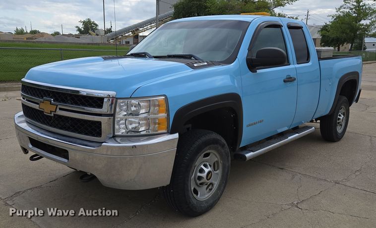 2013 Chevrolet Silverado 2500HD Ext. Cab pickup truck - EM2152