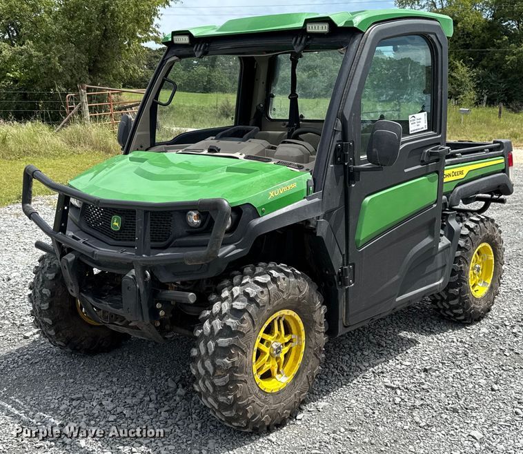 2023 John Deere XUV 835R utility vehicle - DO7196
