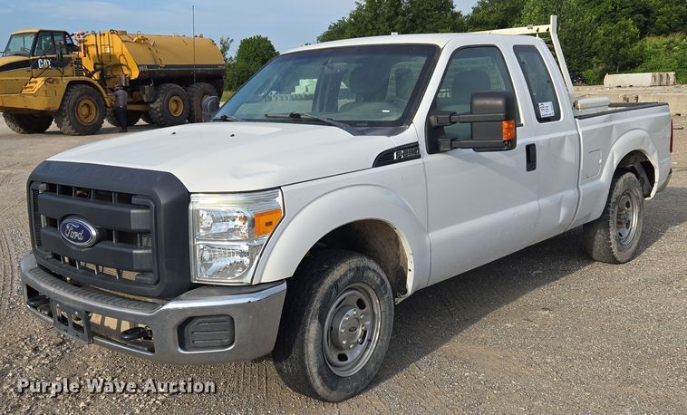 2015 Ford F250 Super Duty SuperCab pickup truck - DS3834