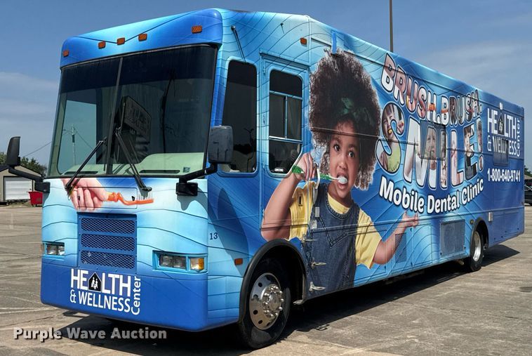 2003 Spartan Motors  mobile dentist clinic bus - DU9358
