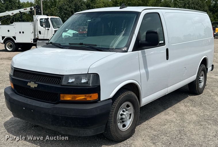 2019 Chevrolet Express 2500 van - DU9359
