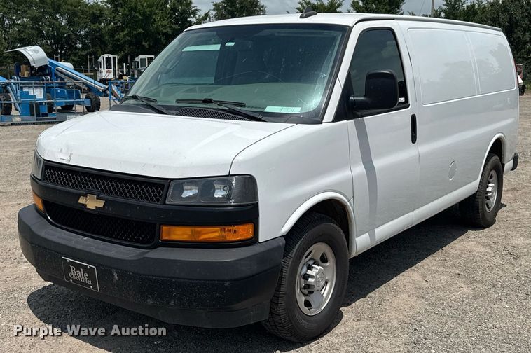 2019 Chevrolet Express 2500 van - DU9360