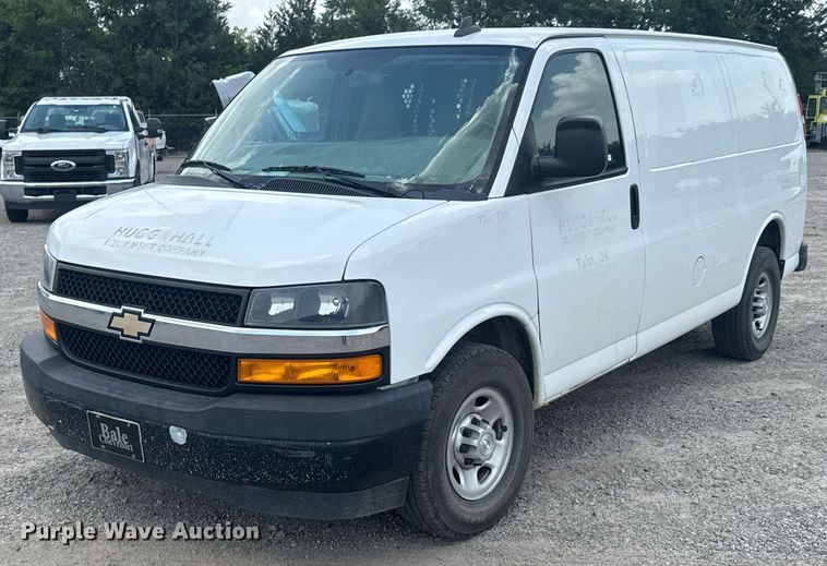 2019 Chevrolet Express 2500 van - DU9361