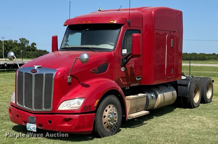 2018 Peterbilt 579 semi truck - DW5124