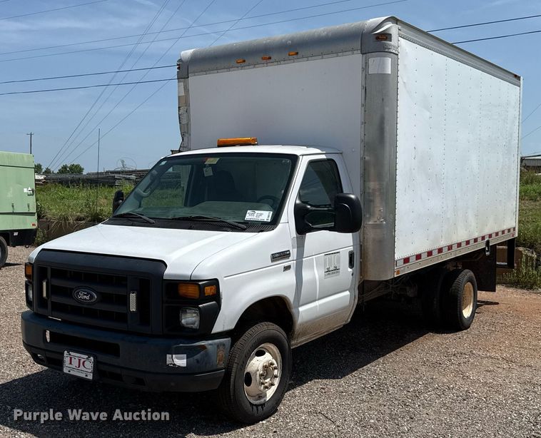 2016 Ford E350 box truck - DW5176