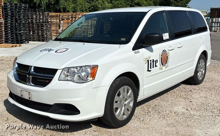 2017 Dodge Grand Caravan van - DW7221