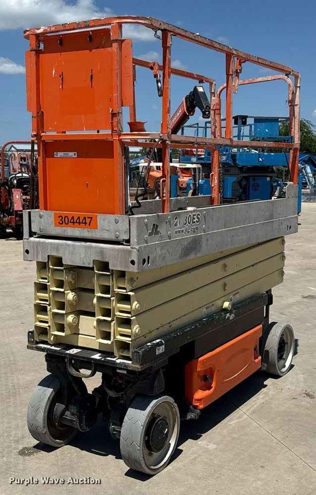 2012 JLG 2630ES scissor lift - DX5681
