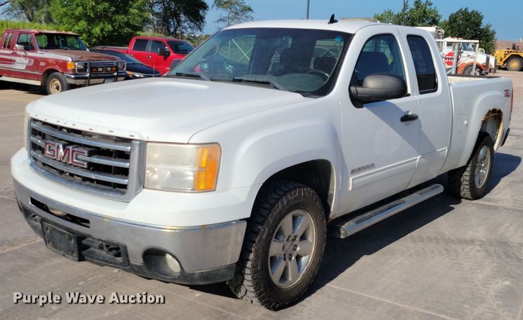 2013 GMC Sierra 1500 Ext. Cab pickup truck - DX7195