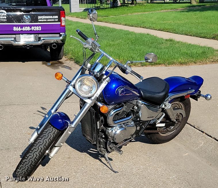 2001 Suzuki Marauder motorcycle - DX7229