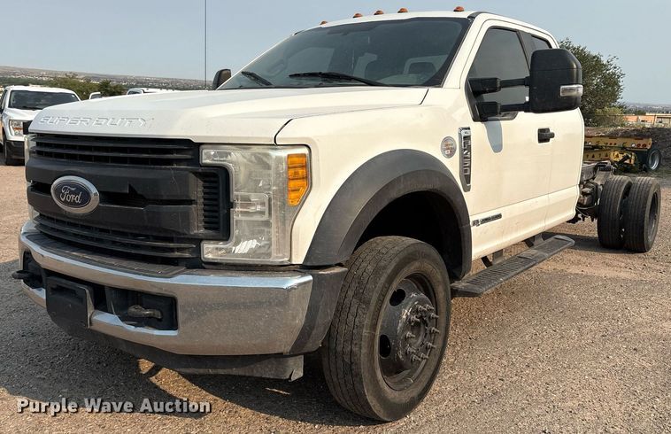 2017 Ford F450 Super Duty XL SuperCab truck cab and chassis - DX8017