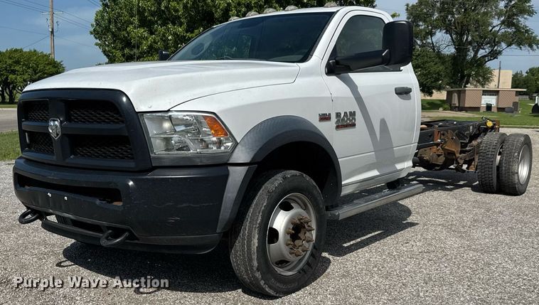 2016 Dodge Ram 4500 truck cab and chassis - DY0393