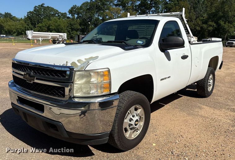 2011 Chevrolet Silverado 2500HD pickup truck - DY0866