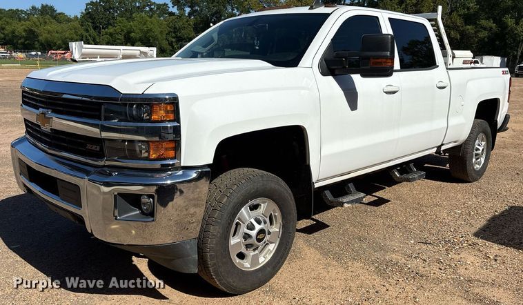 2017 Chevrolet Silverado 2500HD Crew Cab pickup truck - DY0867