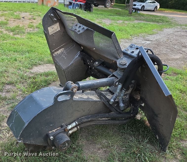 2022 Bobcat SG30 skid steer stump grinder - DZ6116